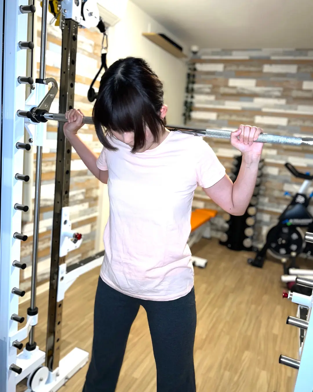 スミスマシンで安全スタート！初心者さんにこそ使ってほしい万能マシン