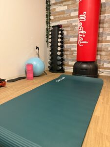 女性専用ジムのトレーニングマット